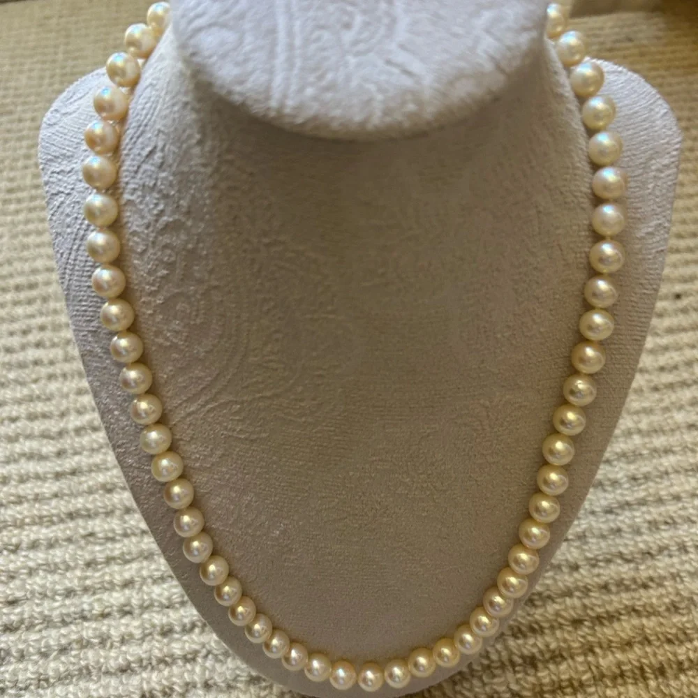 Vintage 14K yellow good clasp
8.50MM Tasaki 21” Cultured Akoya Pearl Necklace - Picture 7 of 15
